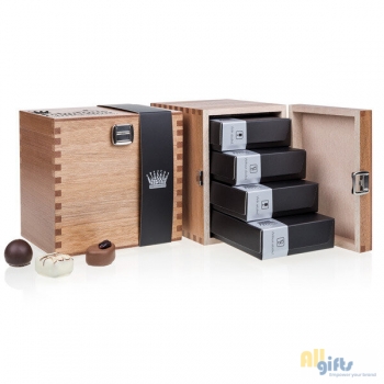 Afbeelding van relatiegeschenk:Fabulous Collection - Mix - Pralines Een houten kistje met pralines