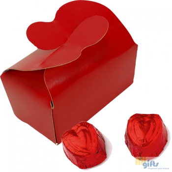 Afbeelding van relatiegeschenk:Rood bonbondoosje met 2 hartjesbonbons